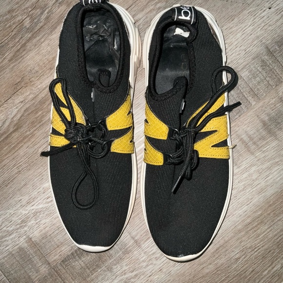 bebe Women's Leylan Sneaker, Black/Yellow, Size 8.5 - Picture 2 of 5
